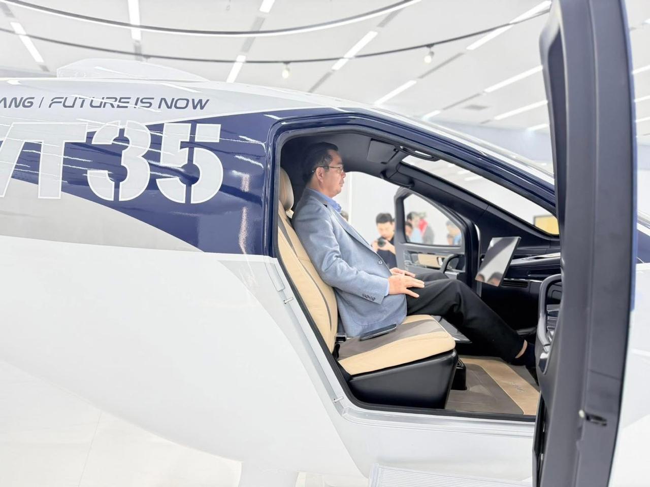 Sihanoukville governor visits EHang in Guangzhou to explore autonomous aviation