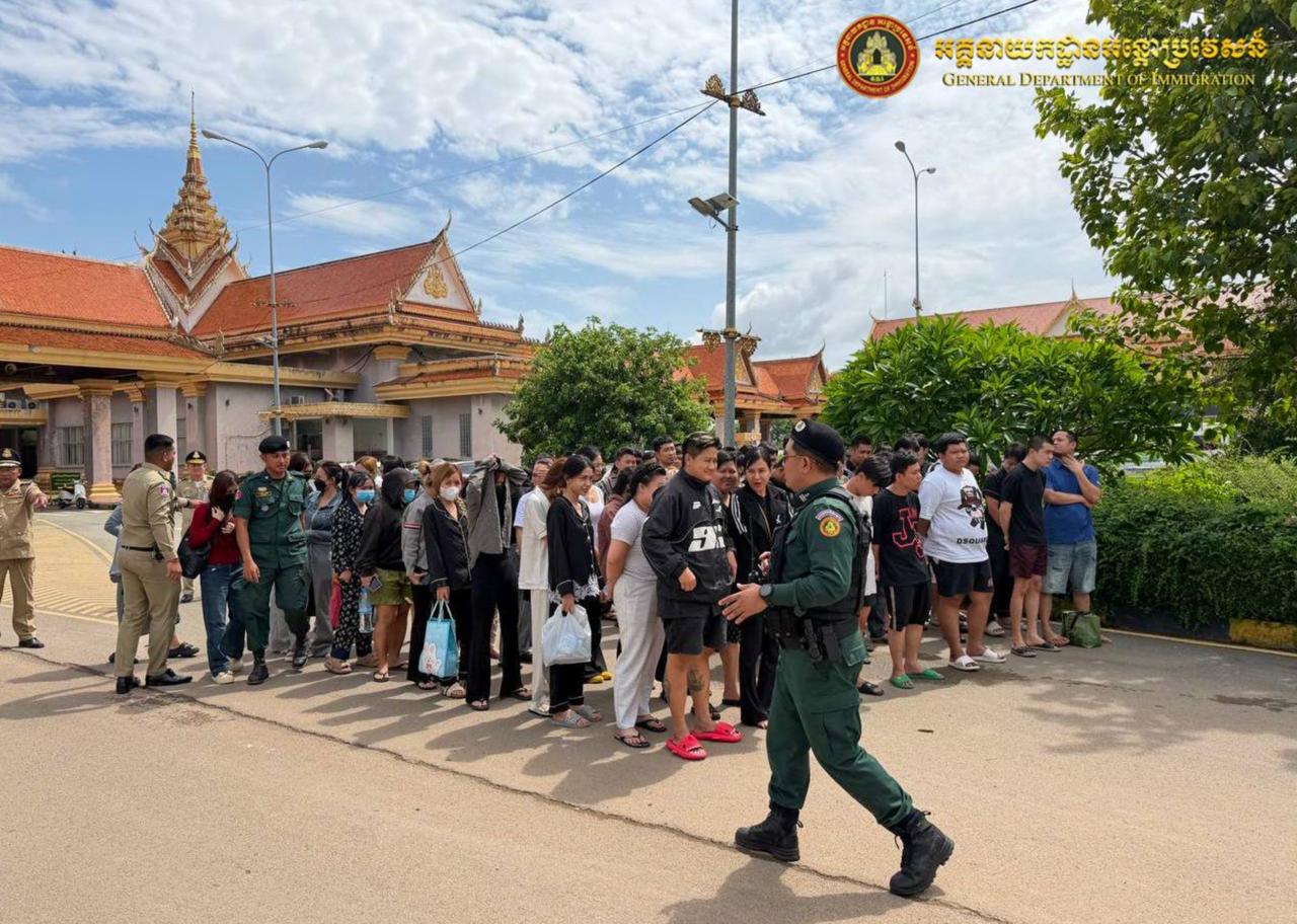 柬埔寨硬核执法,驱逐180名越南籍涉诈人员