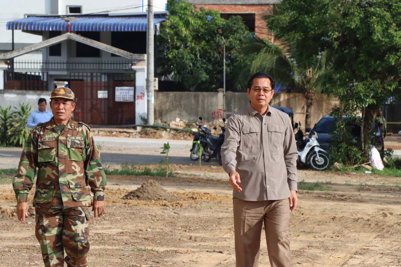 អភិបាលខេត្តព្រះសីហនុ ដឹកនាំដាំកូនឈើចម្រុះ ៥ប្រភេទ លើកកម្ពស់បរិស្ថានបៃតងនៅទីស្នាក់ការអតីតយុទ្ធជន
