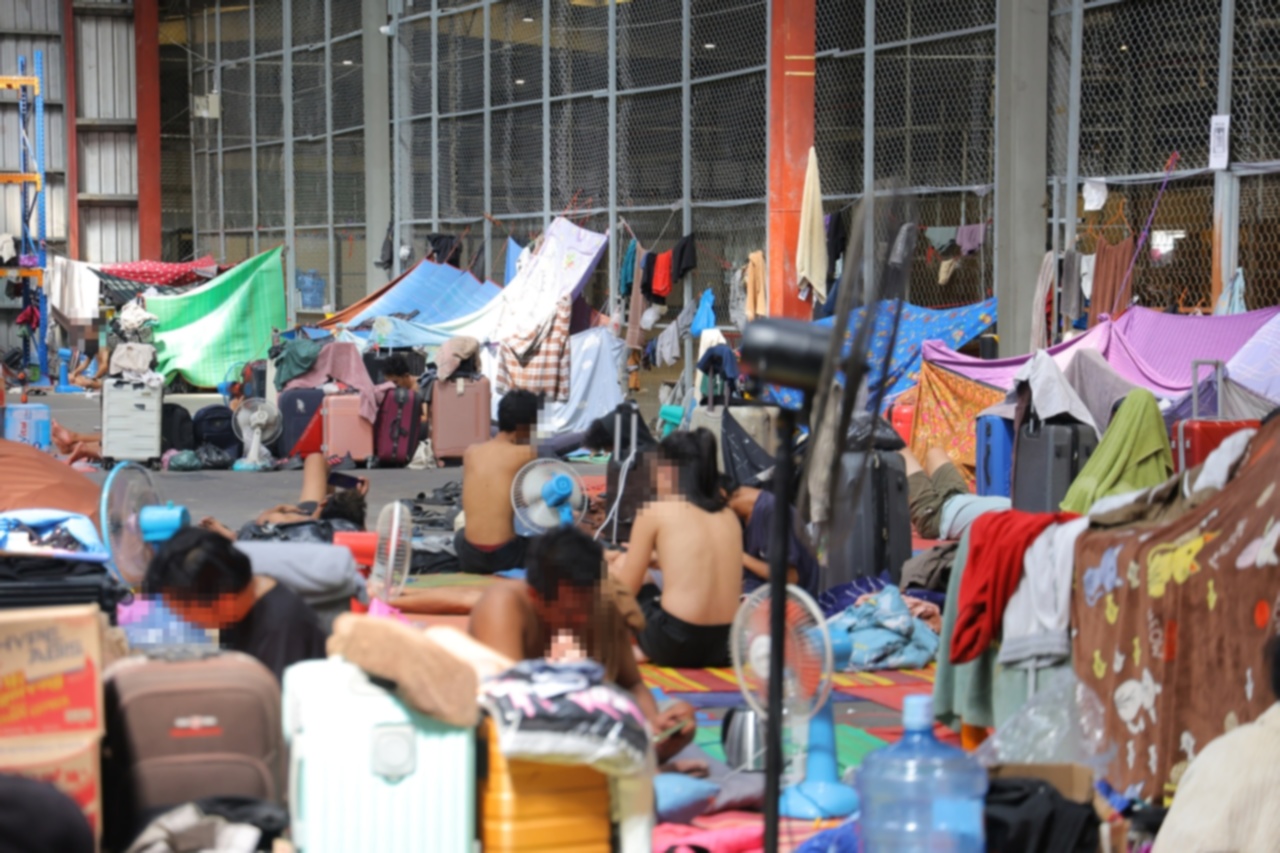 475名印尼人滞留金边旧机场!缺护照、没钱买机票,返乡受阻 9月4日,约475名印尼籍人员目前滞…