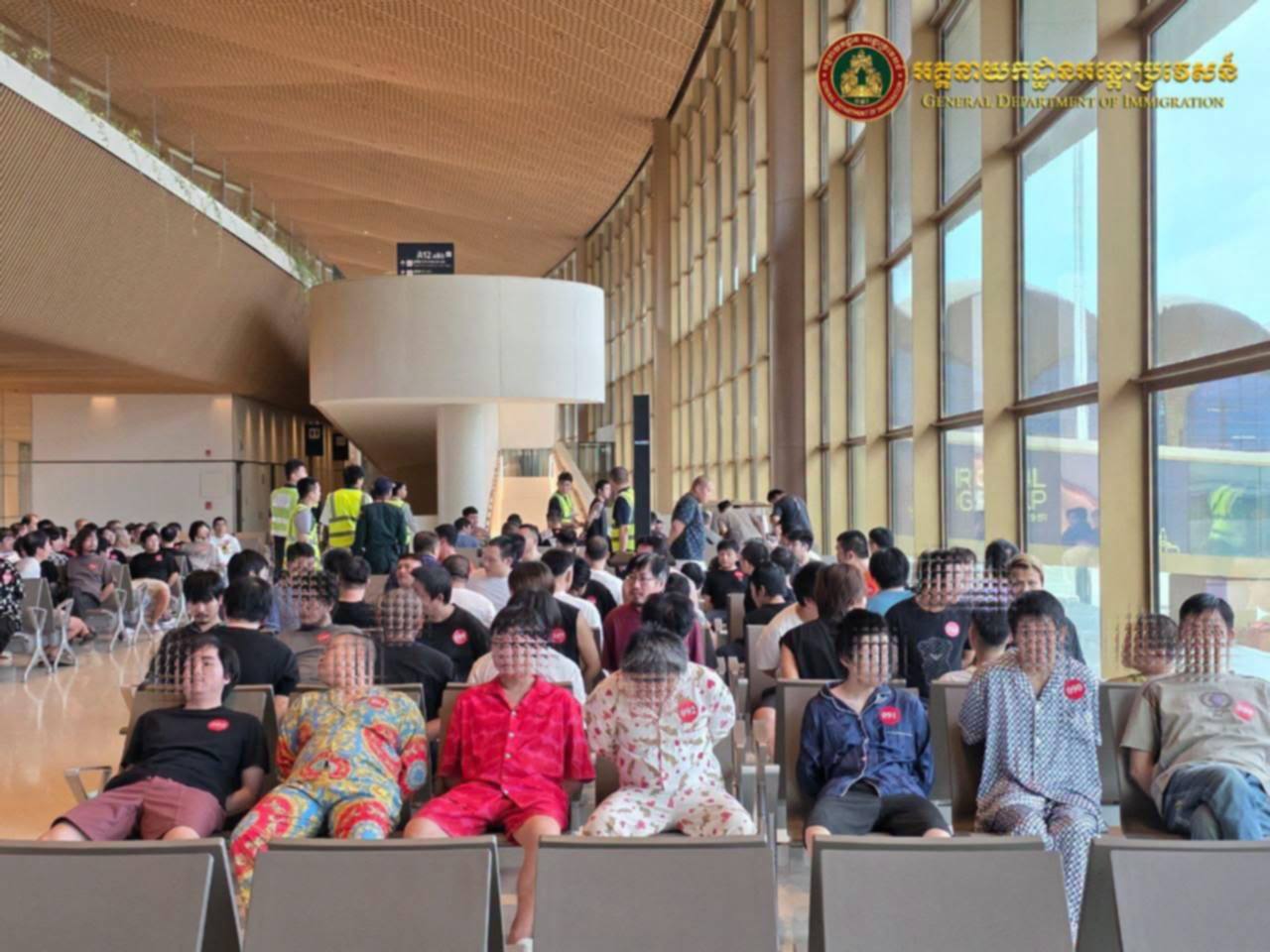 164人被“请出境”!柬埔寨严打非法外国人 柬埔寨移民总局消息称,9月19日,柬方依法将164名…