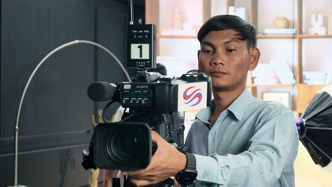 Keo Dara operating a camera